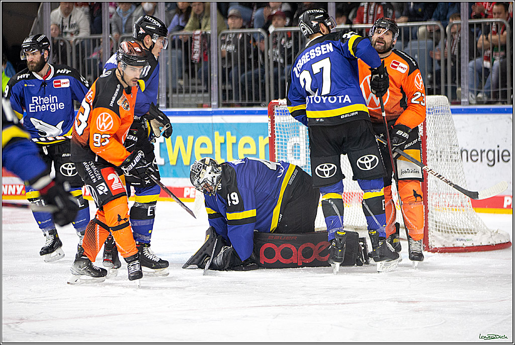 PENNY DEL; Koelner Haie- Fishtown Pinguins Bremerhaven; Koeln, 25.11.2021